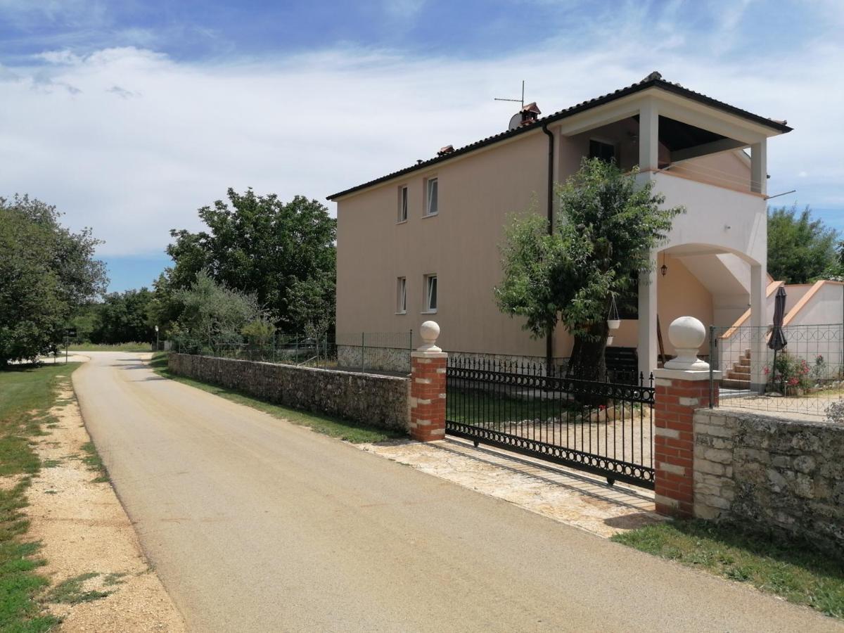 House Mario Near Rovinj Appartement Kanfanar Buitenkant foto